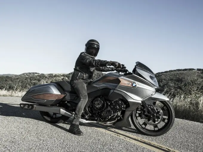 Motos grandes para viajar: guía y costos